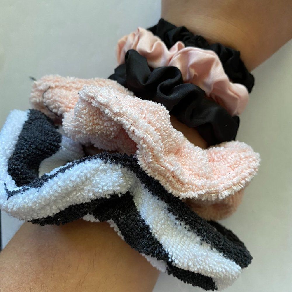 𝅺Set of 5 Scrunchies - Black White Stripe Pink Microfiber